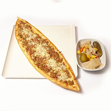 Kıymalı Kaşarlı Pide
