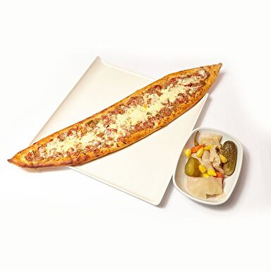 Kuşbaşılı Kaşarlı Pide
